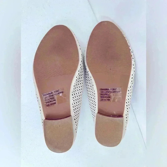 TORRID Women’s Perforated Extra Wide Loafer Off White Flats Breathable Size 9 WW - Picture 10 of 14
